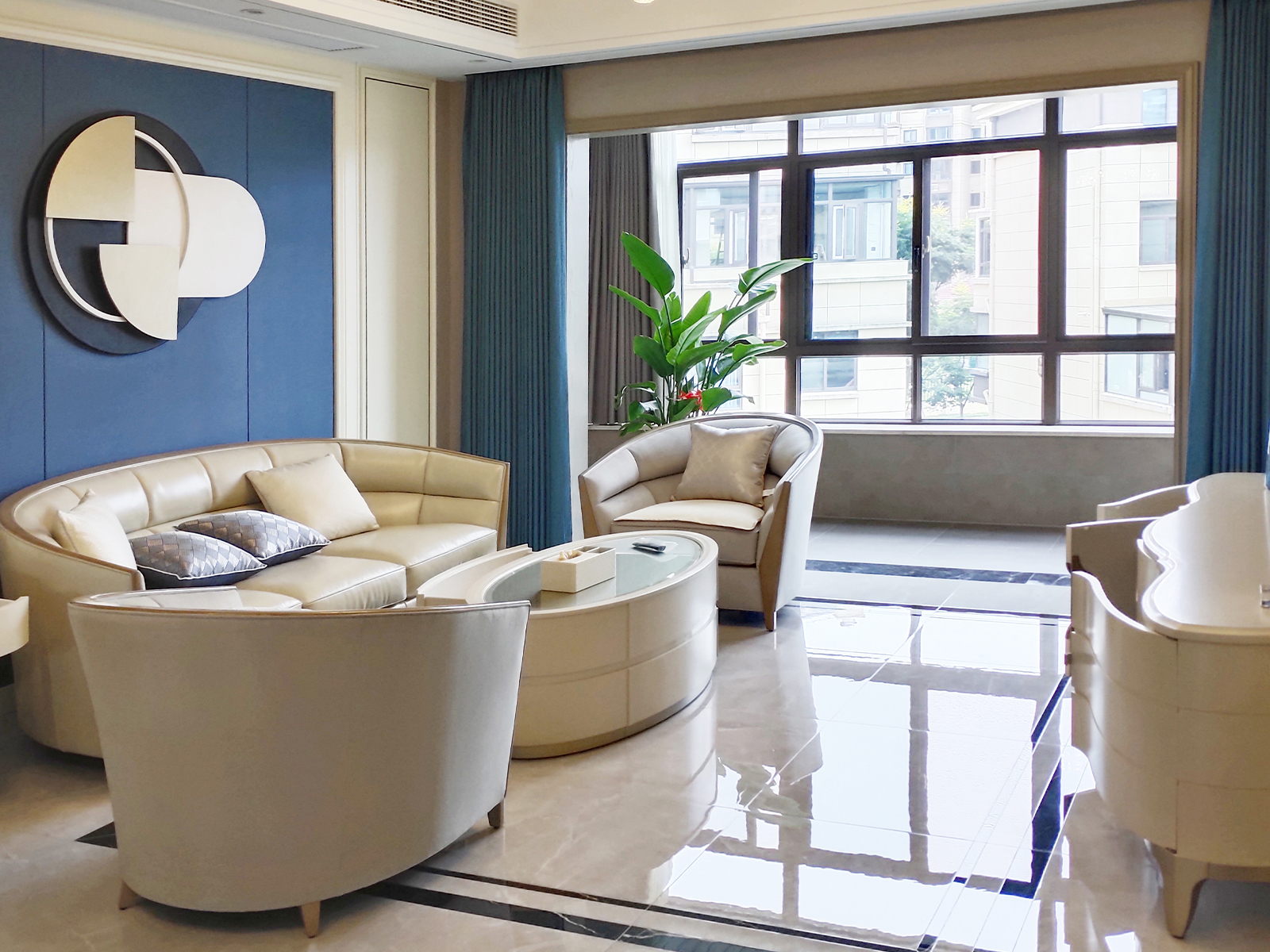 180平米現(xiàn)代簡(jiǎn)歐裝修，盡享簡(jiǎn)潔大氣生活！