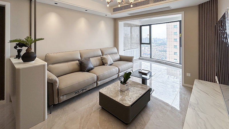 現(xiàn)代簡約風(fēng)天花板！淺色系+落地窗通透感絕了