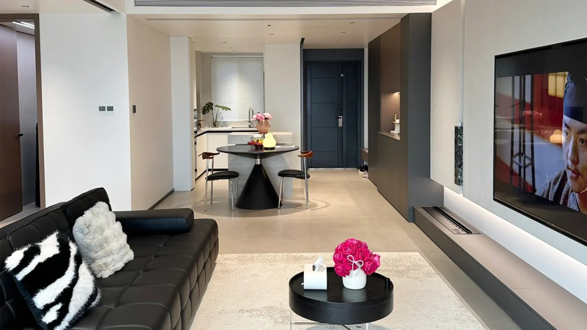 122㎡現(xiàn)代簡(jiǎn)約小家：中性色調(diào)勾勒極簡(jiǎn)生活美學(xué)