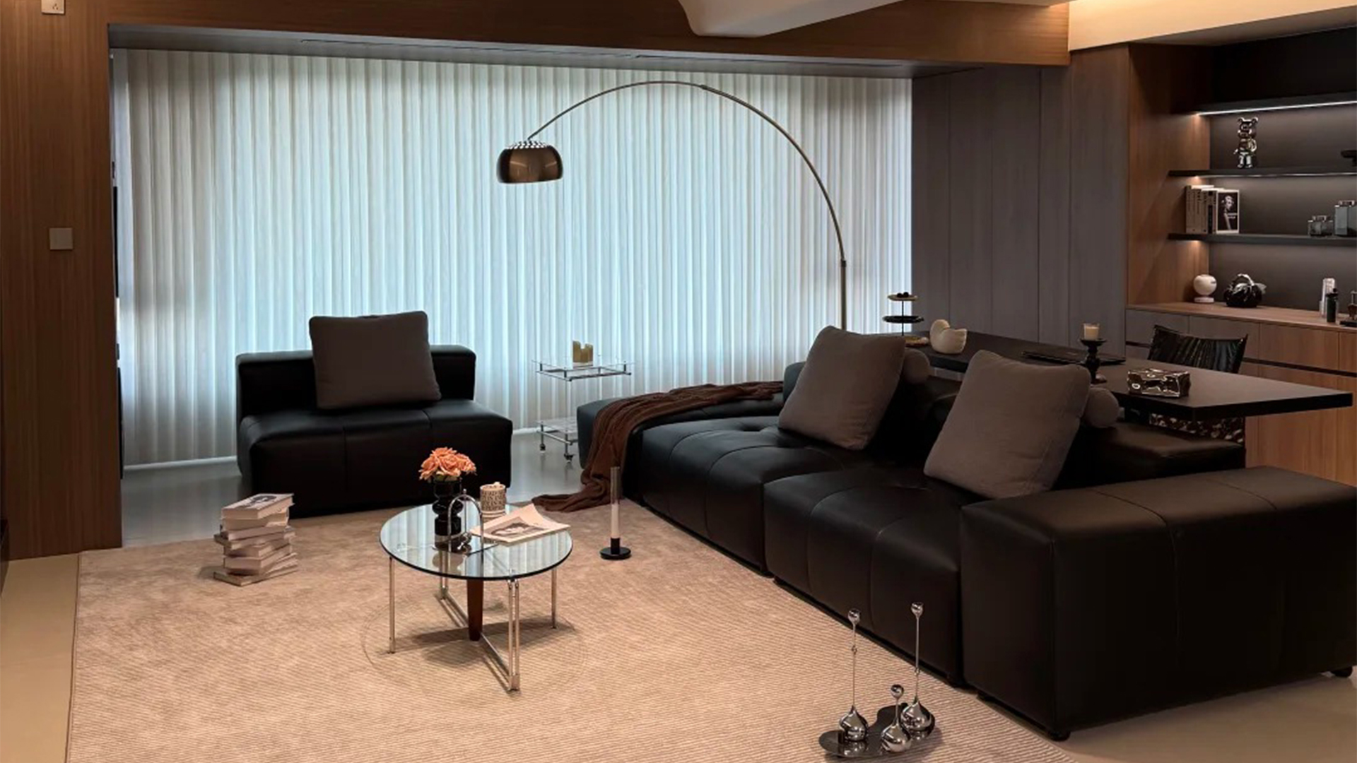 輕奢風(fēng)案例 | 金屬玻璃與中性色調(diào)協(xié)奏，細(xì)節(jié)勾勒高級(jí)感