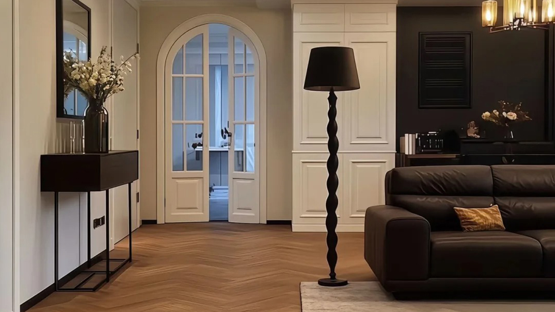 法式風裝修融合優(yōu)雅線條與中性色彩質(zhì)感呈現(xiàn)浪漫氛圍